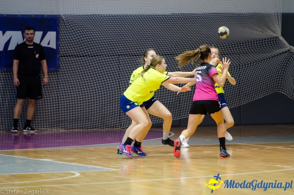 Juniorki młodsze SPR Arka Gdynia -  MKS Sambor Tczew