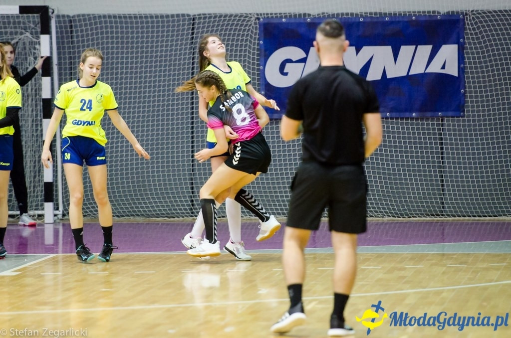 Juniorki młodsze SPR Arka Gdynia -  MKS Sambor Tczew