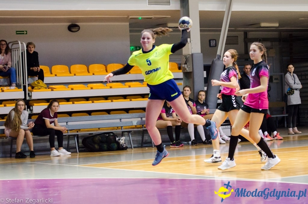 Juniorki młodsze SPR Arka Gdynia -  MKS Sambor Tczew