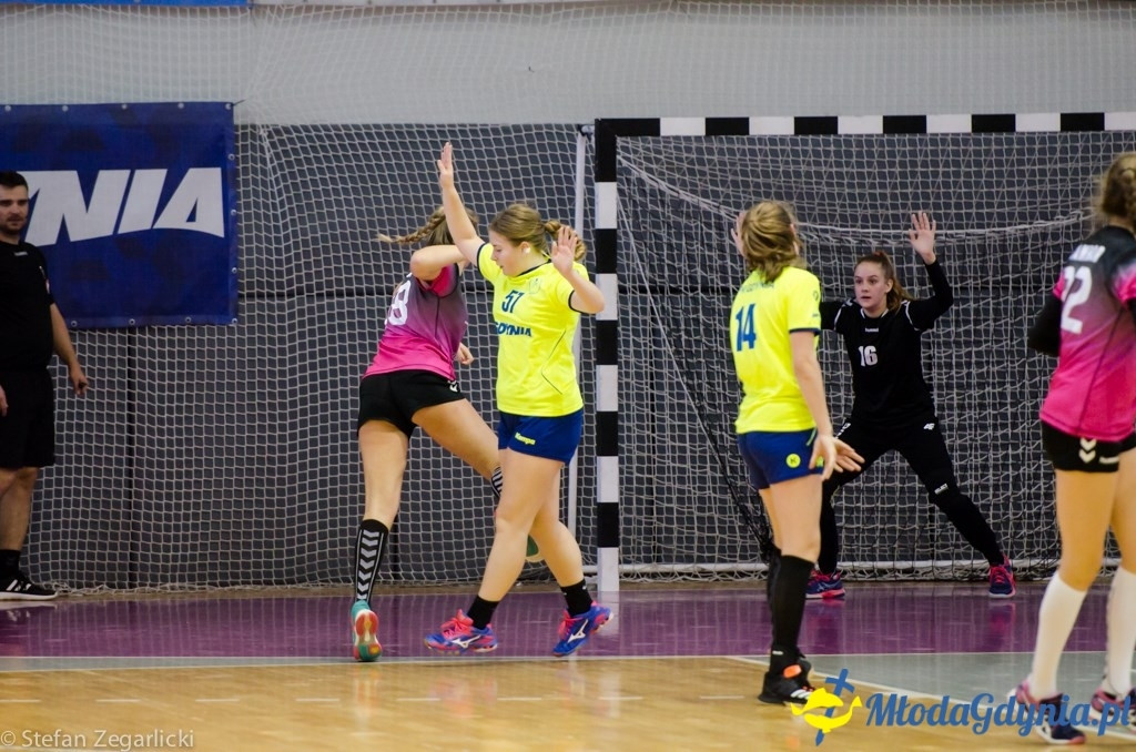 Juniorki młodsze SPR Arka Gdynia -  MKS Sambor Tczew