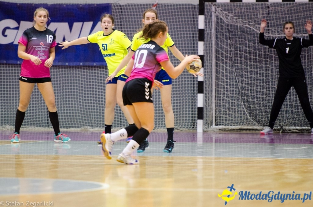 Juniorki młodsze SPR Arka Gdynia -  MKS Sambor Tczew