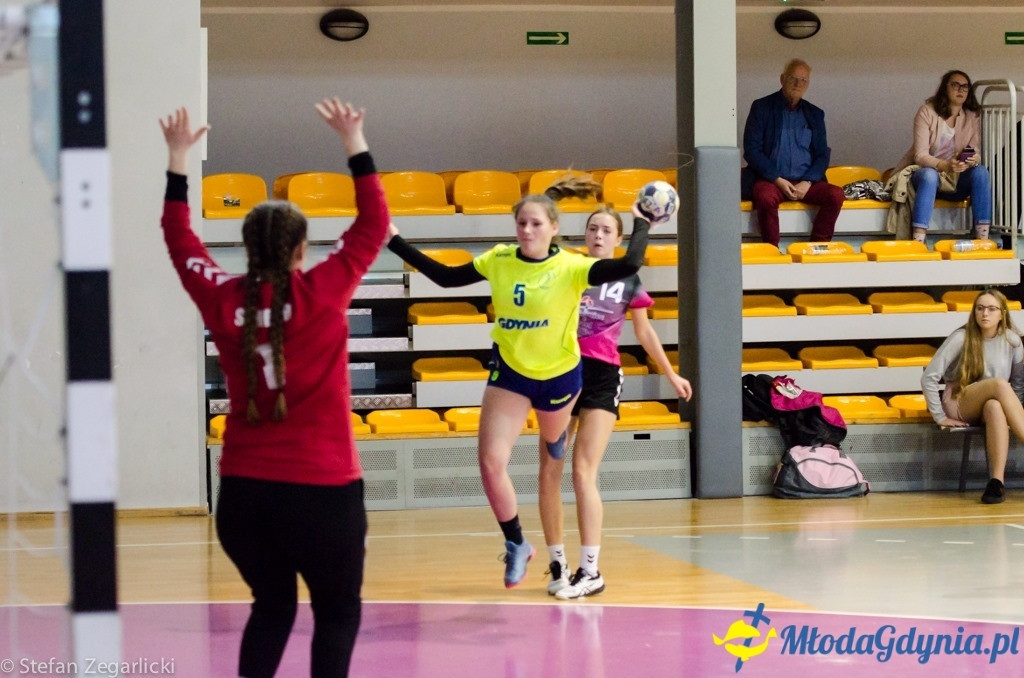 Juniorki młodsze SPR Arka Gdynia -  MKS Sambor Tczew