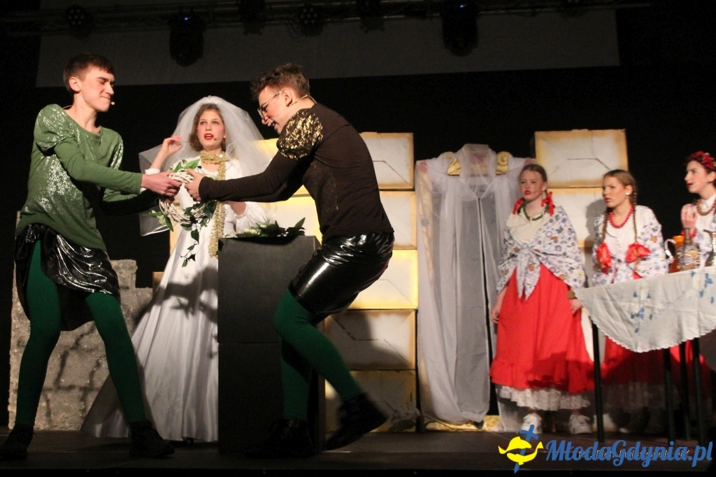 Kurtyna 2019