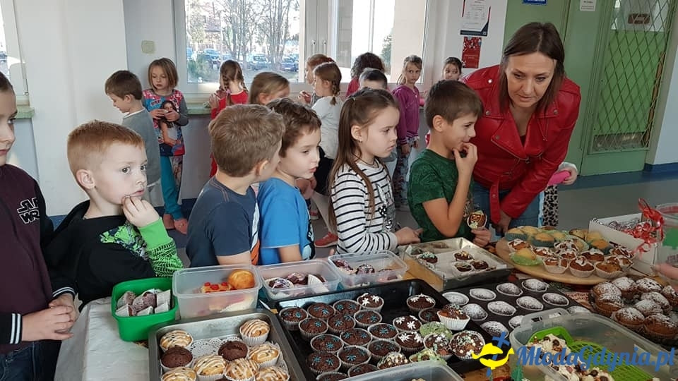 SP 31 - Mikołajkowy kiermasz babeczek