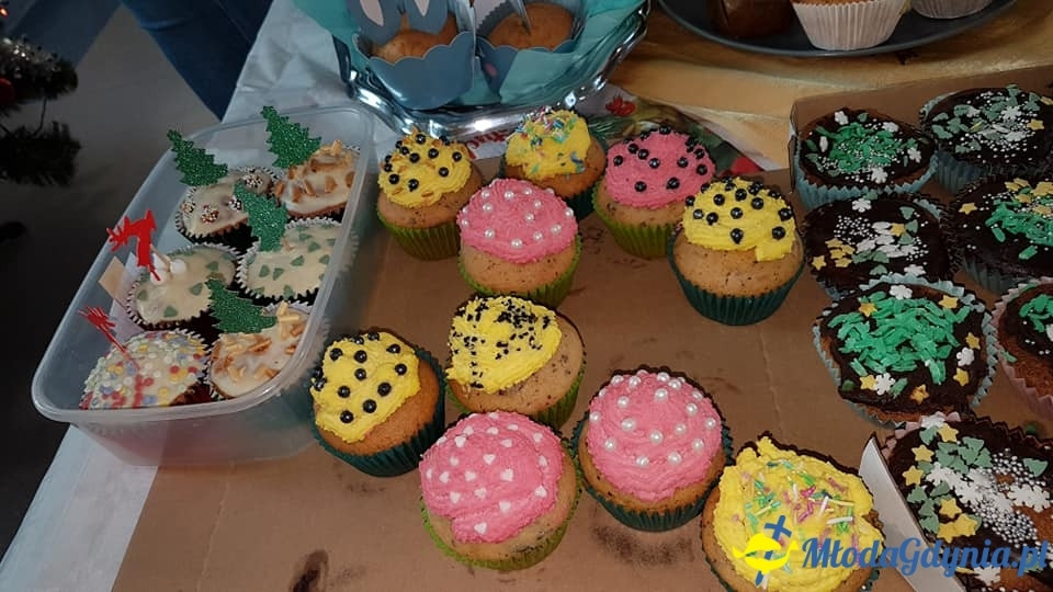 SP 31 - Mikołajkowy kiermasz babeczek