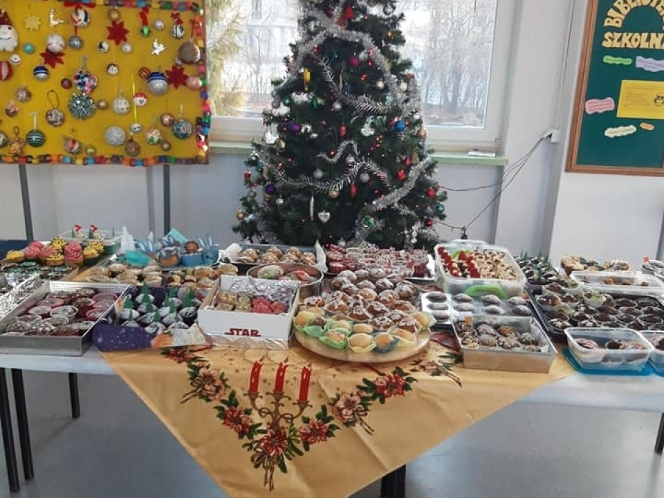 SP 31 - Mikołajkowy kiermasz babeczek