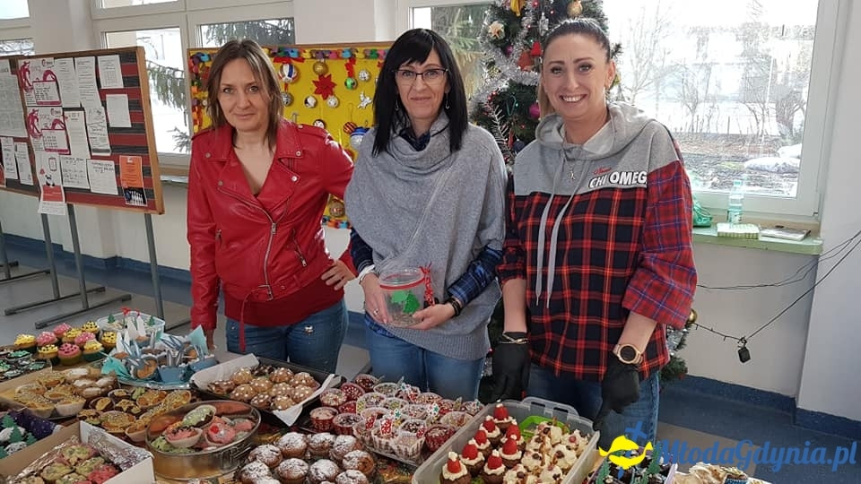 SP 31 - Mikołajkowy kiermasz babeczek