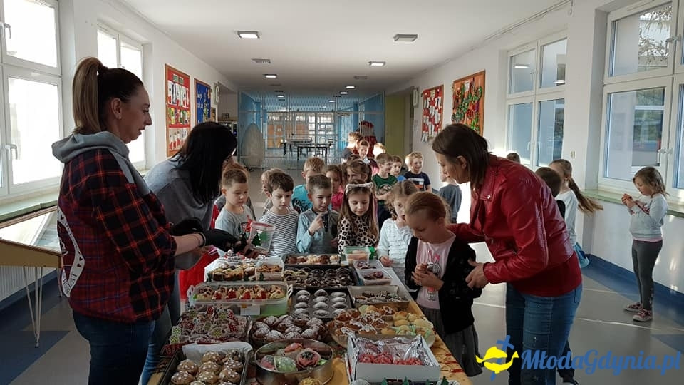 SP 31 - Mikołajkowy kiermasz babeczek