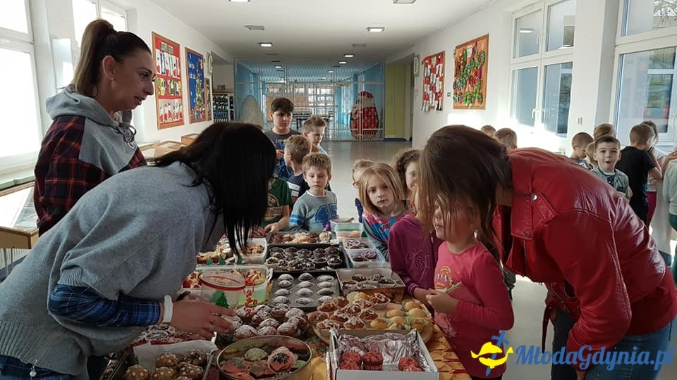 SP 31 - Mikołajkowy kiermasz babeczek