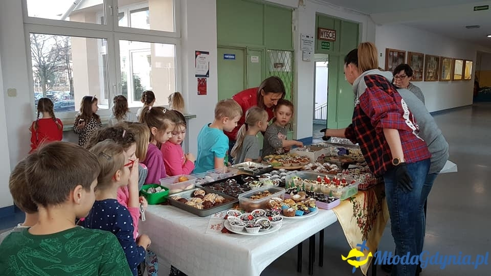 SP 31 - Mikołajkowy kiermasz babeczek