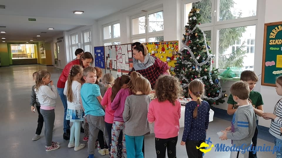 SP 31 - Mikołajkowy kiermasz babeczek