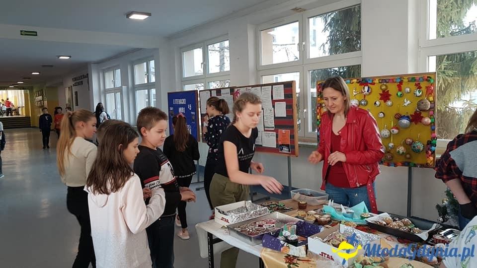 SP 31 - Mikołajkowy kiermasz babeczek
