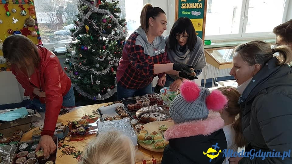 SP 31 - Mikołajkowy kiermasz babeczek