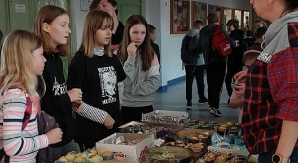 SP 31 - Mikołajkowy kiermasz babeczek