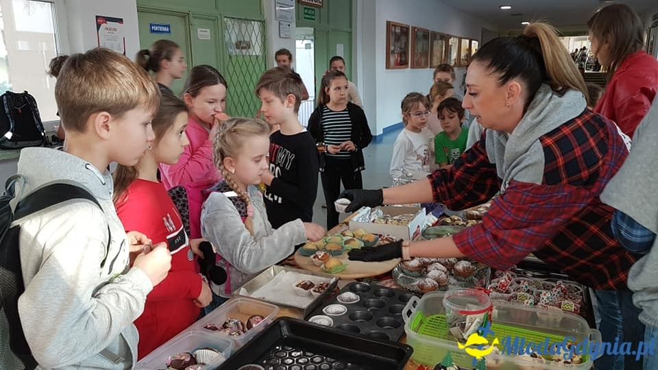 SP 31 - Mikołajkowy kiermasz babeczek