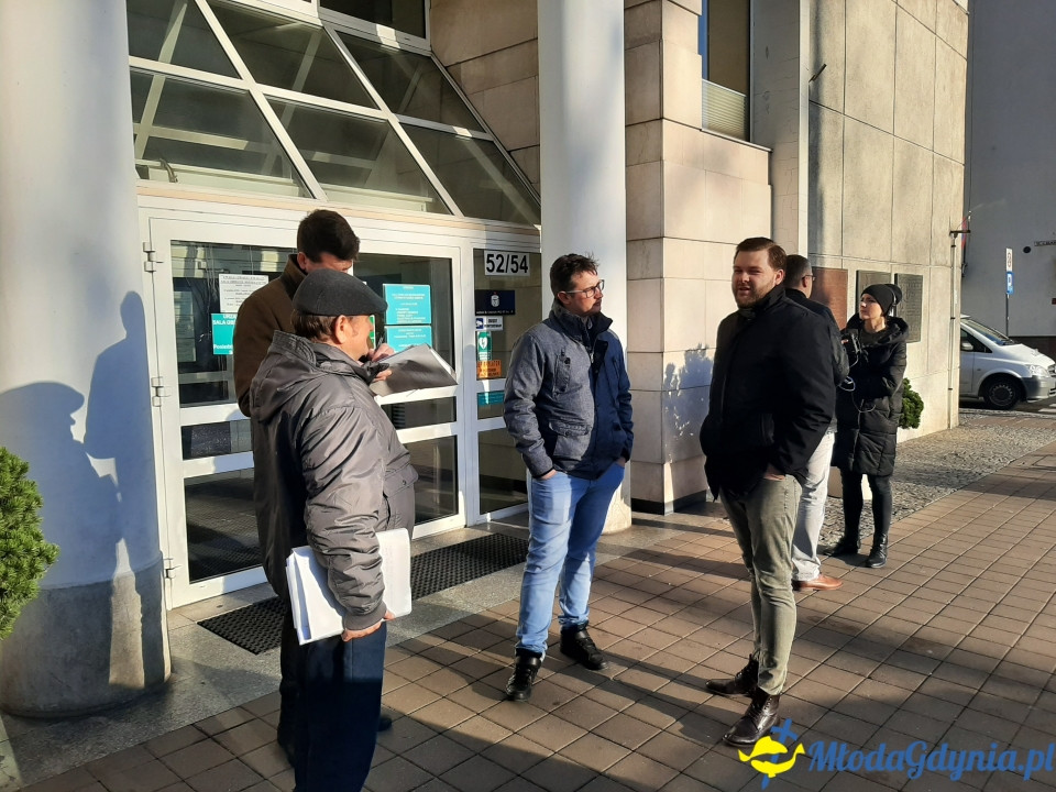 Protest przed UM podwyżki śmieci 09.12.2019