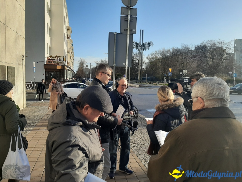 Protest przed UM podwyżki śmieci 09.12.2019