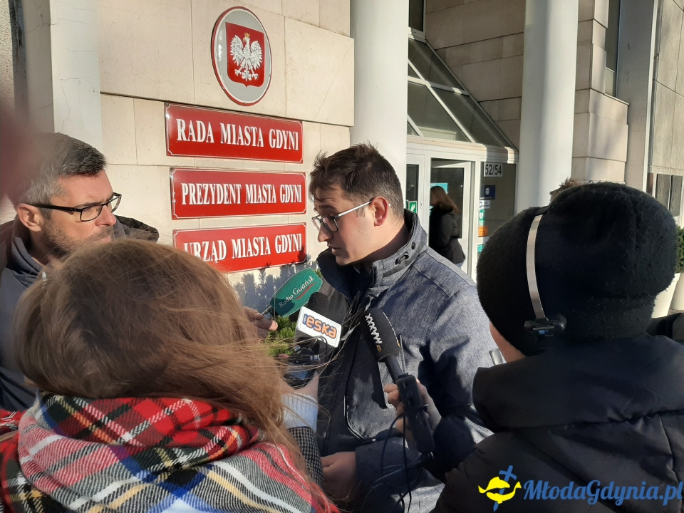 Protest przed UM podwyżki śmieci 09.12.2019