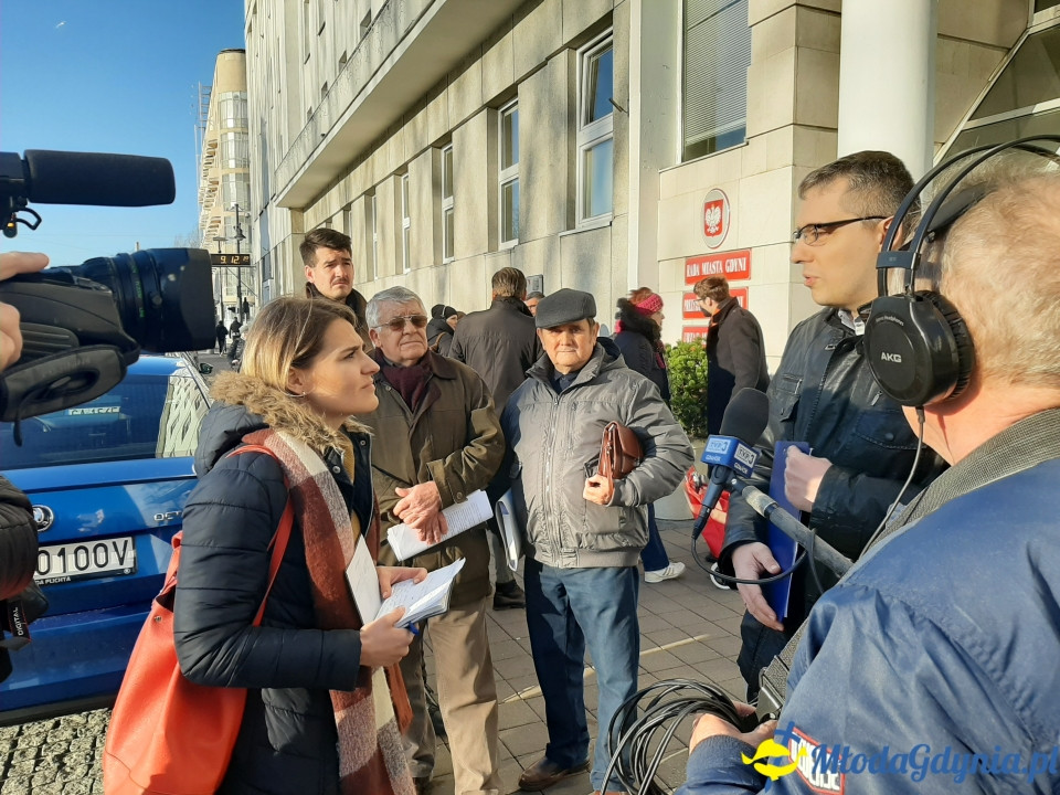 Protest przed UM podwyżki śmieci 09.12.2019
