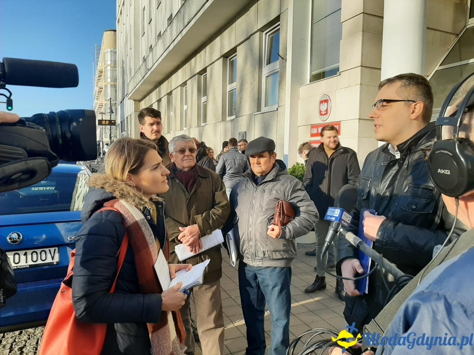 Protest przed UM podwyżki śmieci 09.12.2019