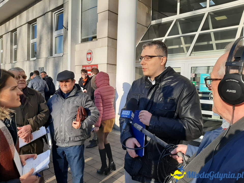 Protest przed UM podwyżki śmieci 09.12.2019