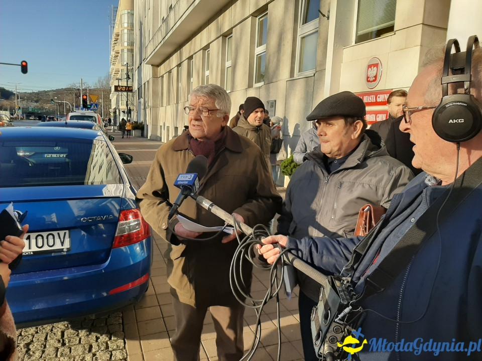 Protest przed UM podwyżki śmieci 09.12.2019