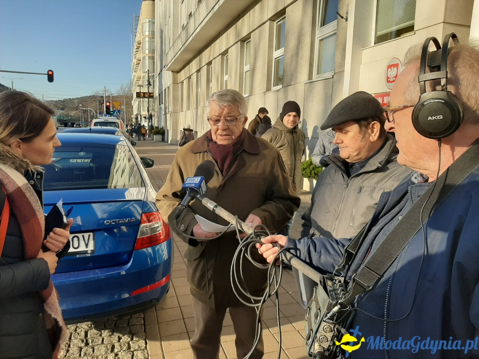 Protest przed UM podwyżki śmieci 09.12.2019