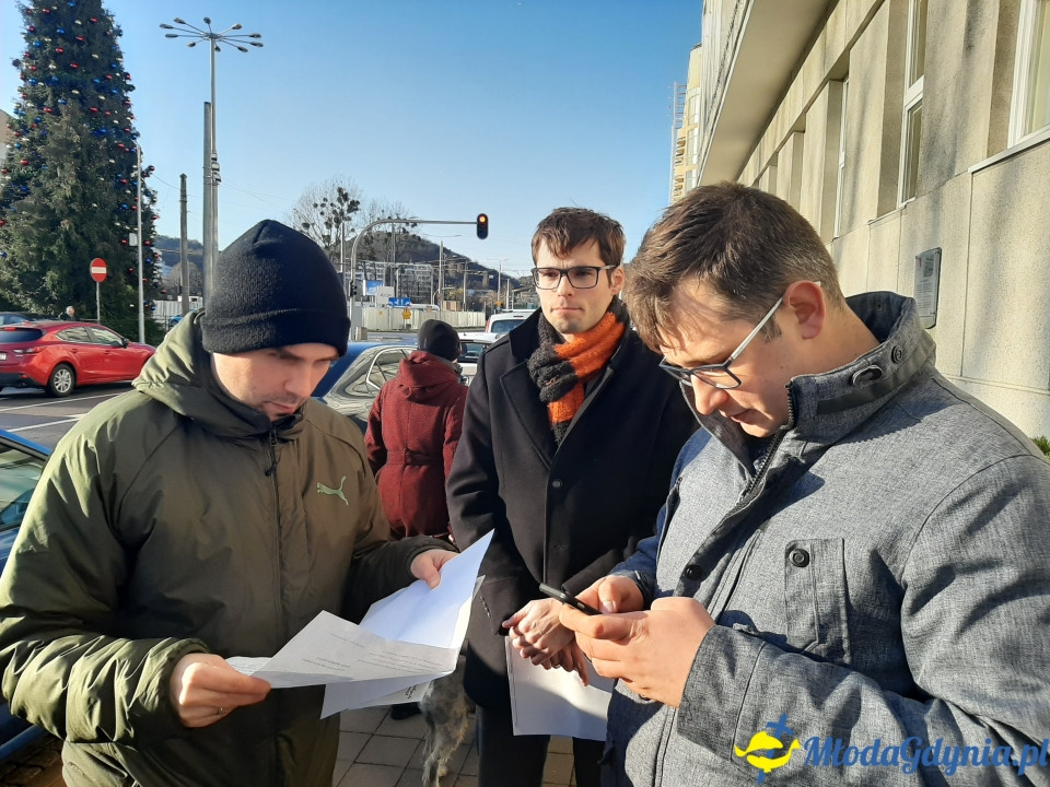 Protest przed UM podwyżki śmieci 09.12.2019