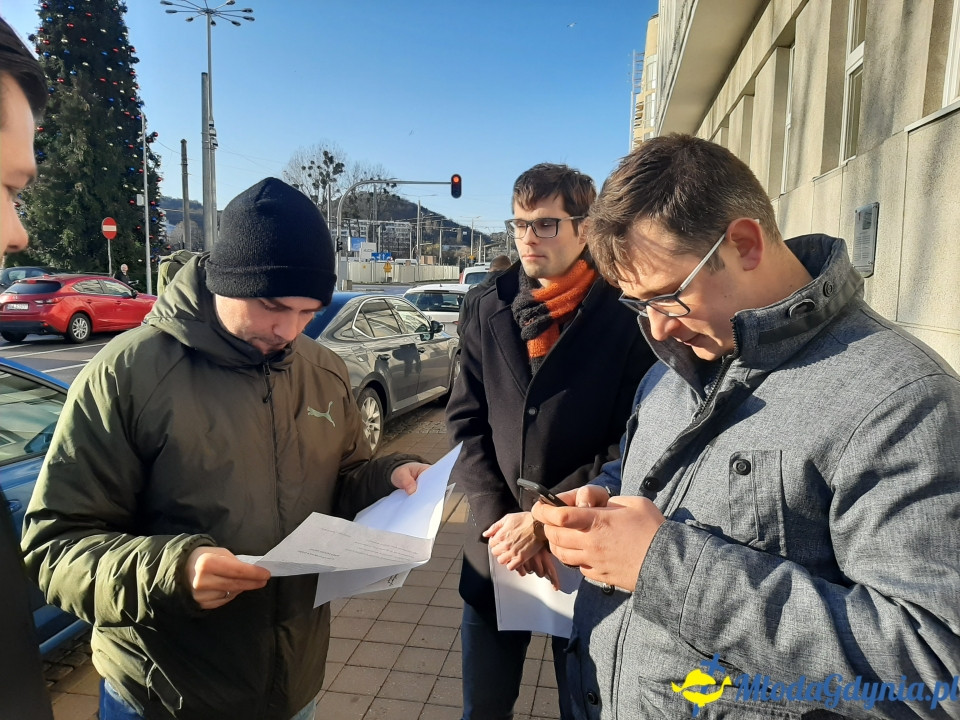 Protest przed UM podwyżki śmieci 09.12.2019