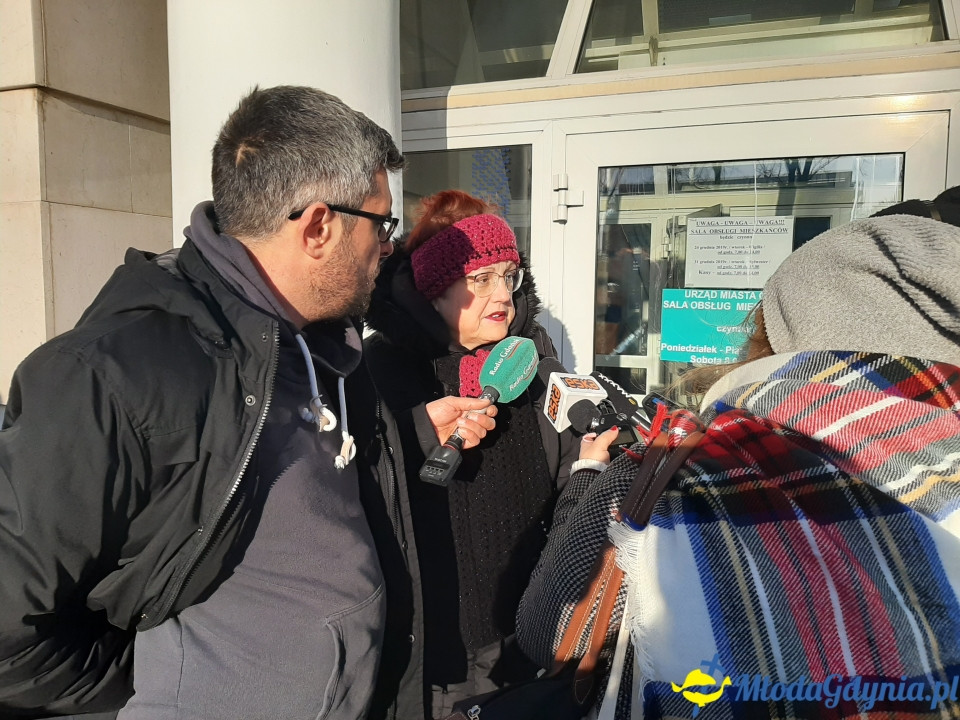 Protest przed UM podwyżki śmieci 09.12.2019