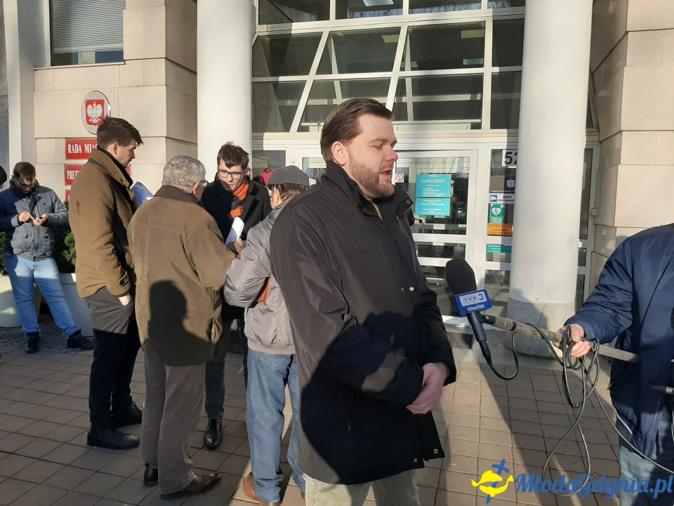 Protest przed UM podwyżki śmieci 09.12.2019