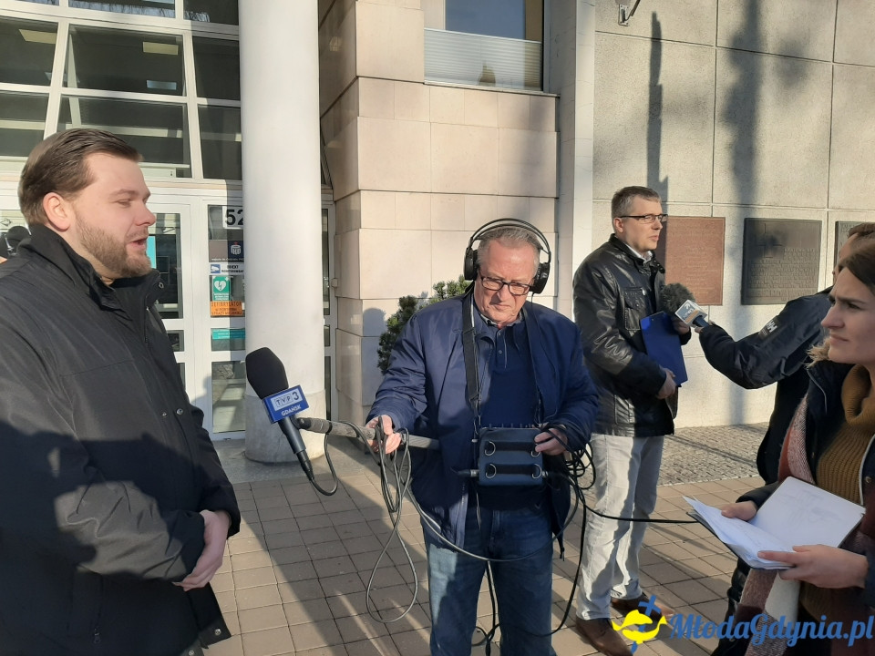 Protest przed UM podwyżki śmieci 09.12.2019