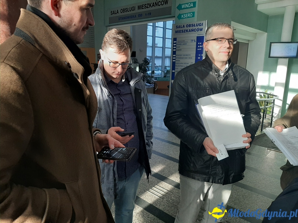 Protest przed UM podwyżki śmieci 09.12.2019