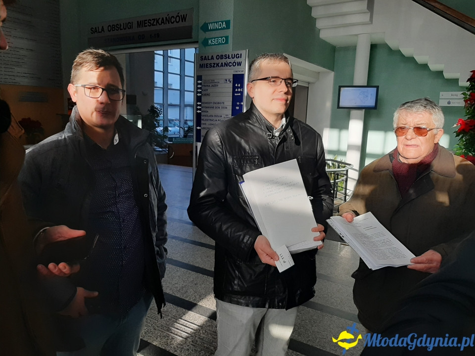 Protest przed UM podwyżki śmieci 09.12.2019