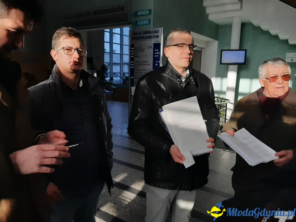 Protest przed UM podwyżki śmieci 09.12.2019