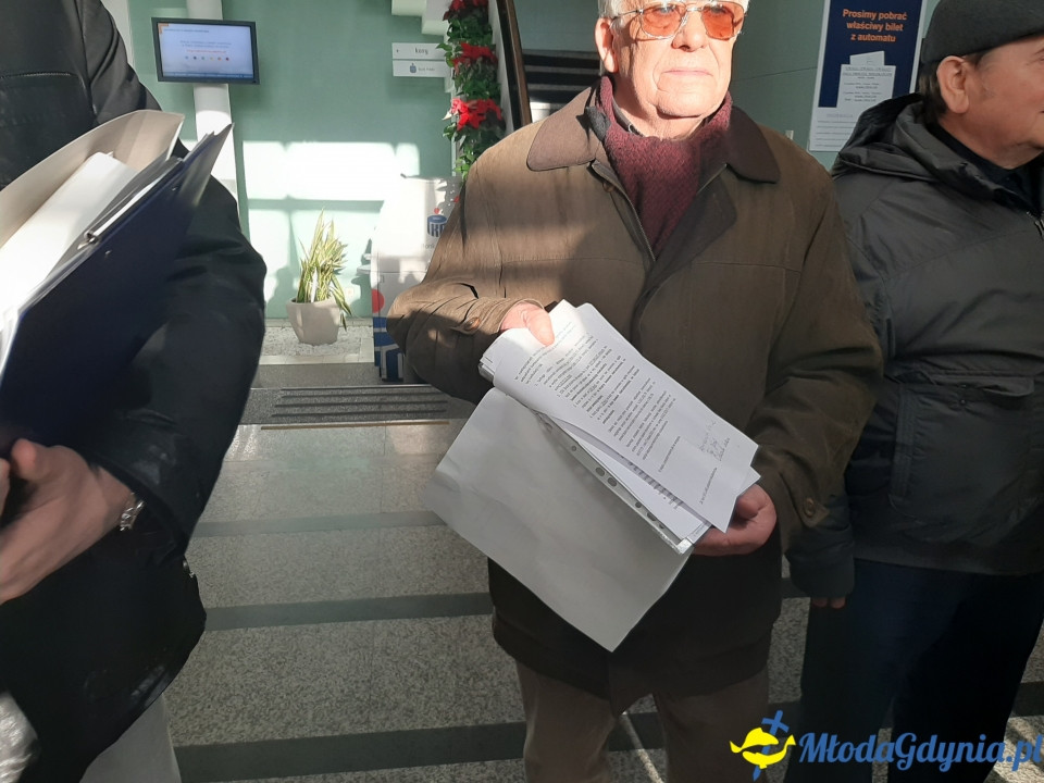 Protest przed UM podwyżki śmieci 09.12.2019