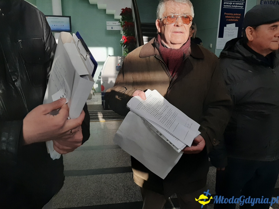 Protest przed UM podwyżki śmieci 09.12.2019