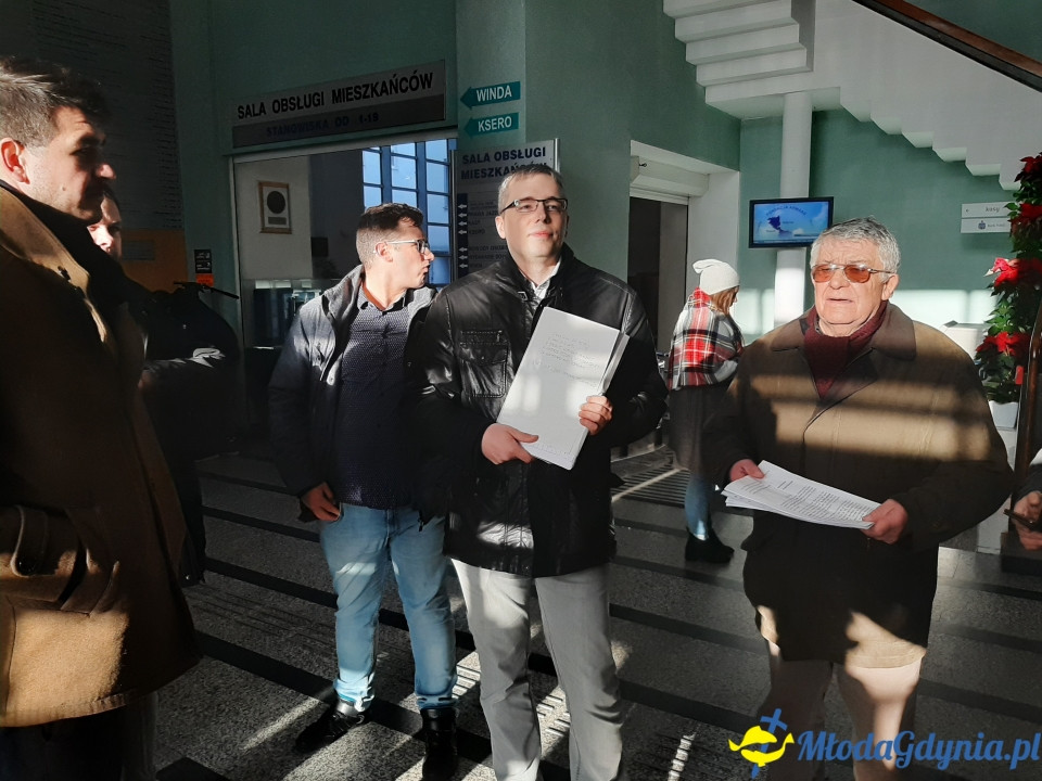 Protest przed UM podwyżki śmieci 09.12.2019