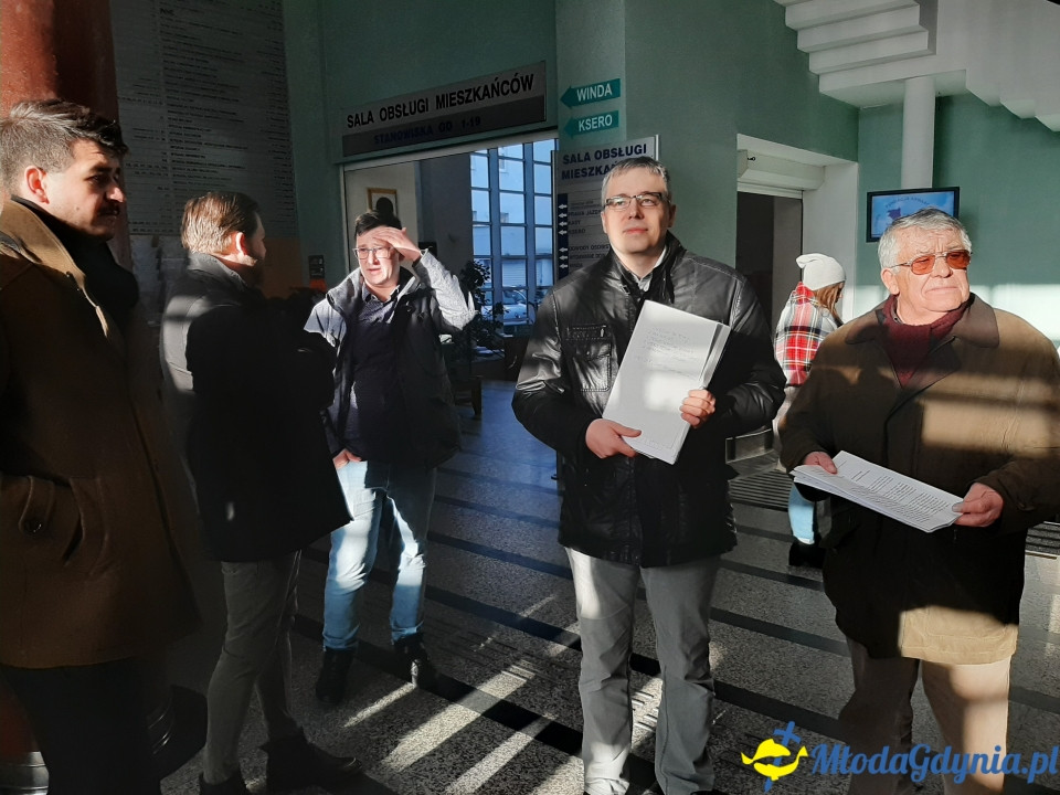 Protest przed UM podwyżki śmieci 09.12.2019