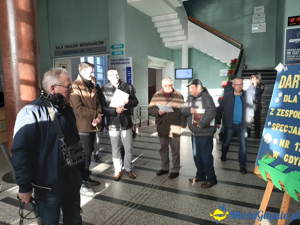 Protest przed UM podwyżki śmieci 09.12.2019