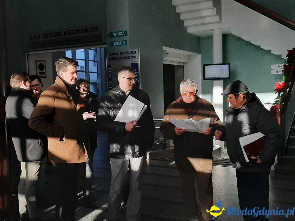 Protest przed UM podwyżki śmieci 09.12.2019