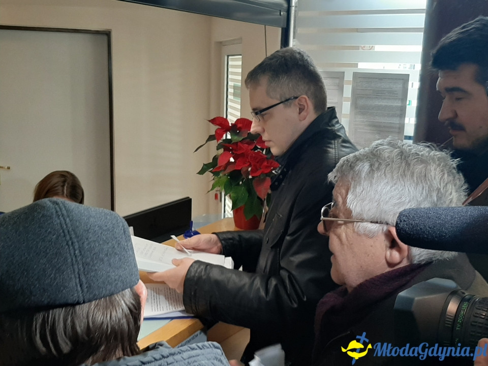 Protest przed UM podwyżki śmieci 09.12.2019