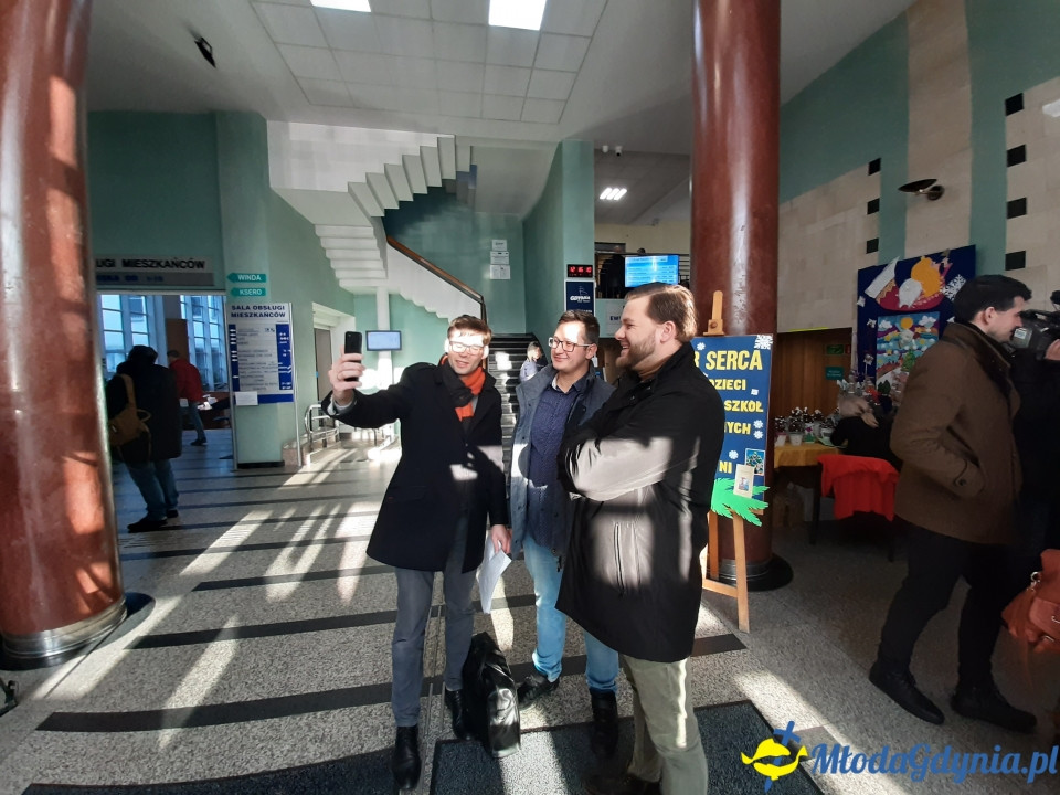Protest przed UM podwyżki śmieci 09.12.2019