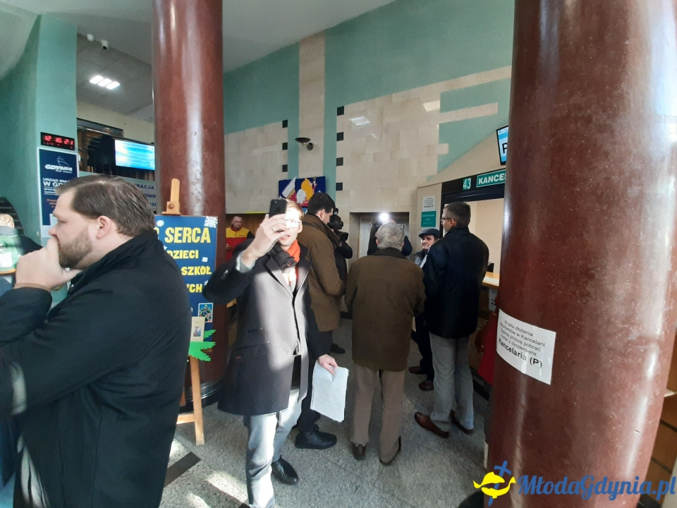 Protest przed UM podwyżki śmieci 09.12.2019