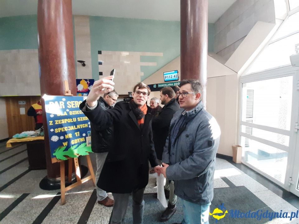 Protest przed UM podwyżki śmieci 09.12.2019