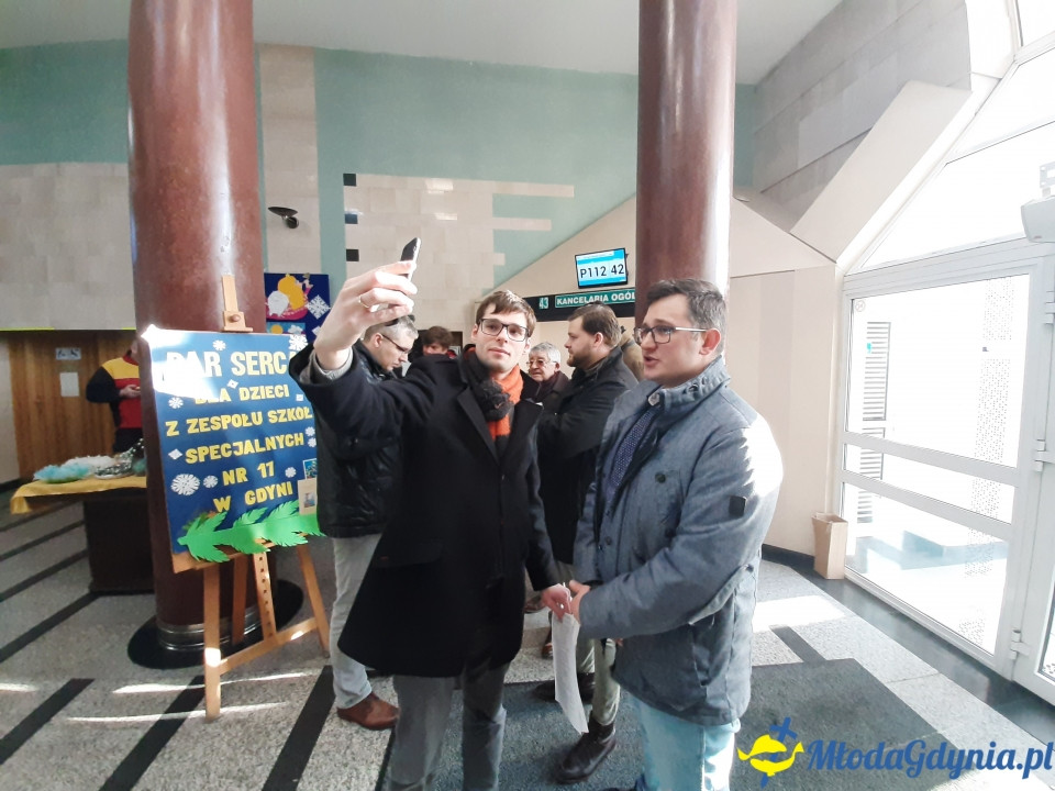 Protest przed UM podwyżki śmieci 09.12.2019