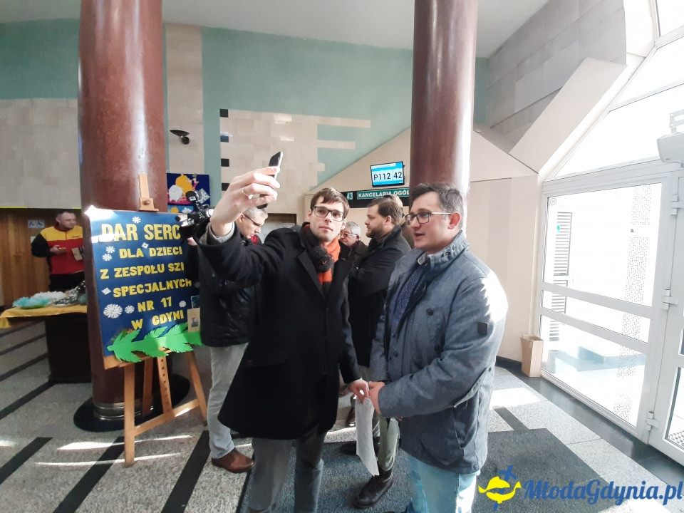 Protest przed UM podwyżki śmieci 09.12.2019