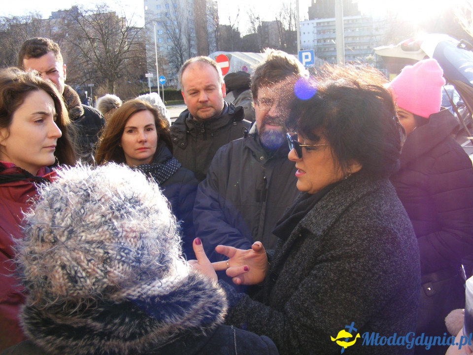 Protest rodziców SP 51 przed UM 18.12.2019