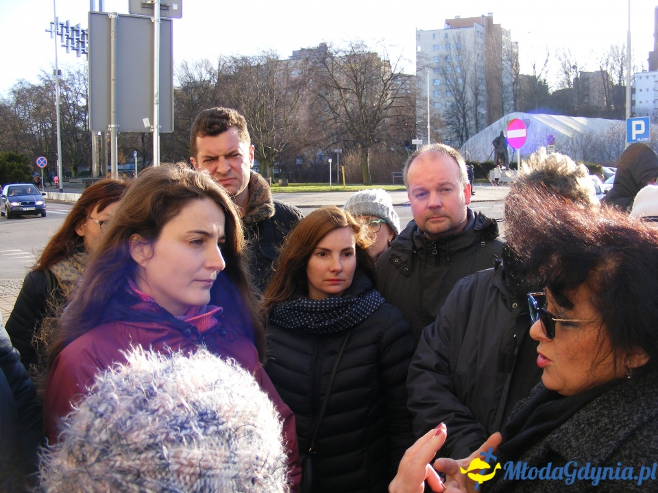 Protest rodziców SP 51 przed UM 18.12.2019
