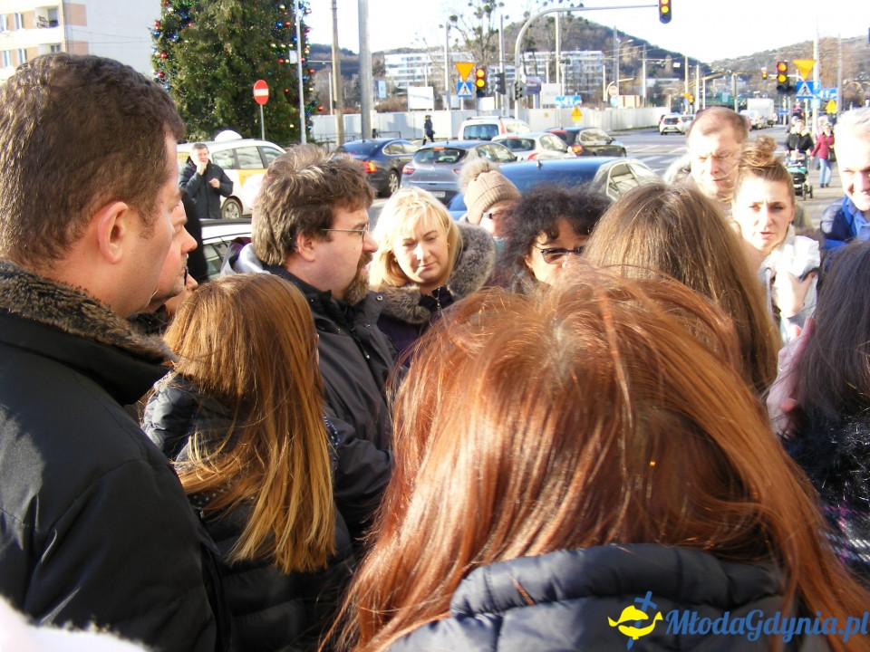 Protest rodziców SP 51 przed UM 18.12.2019